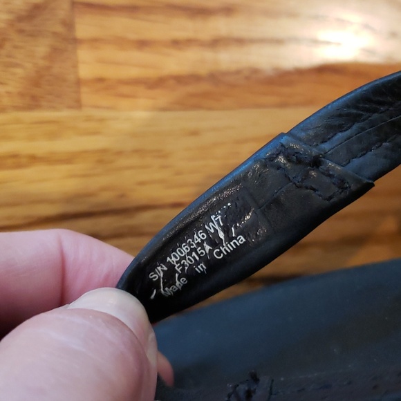 UGG Flip Flop Sandals - Black- size: 7 - Picture 3 of 10